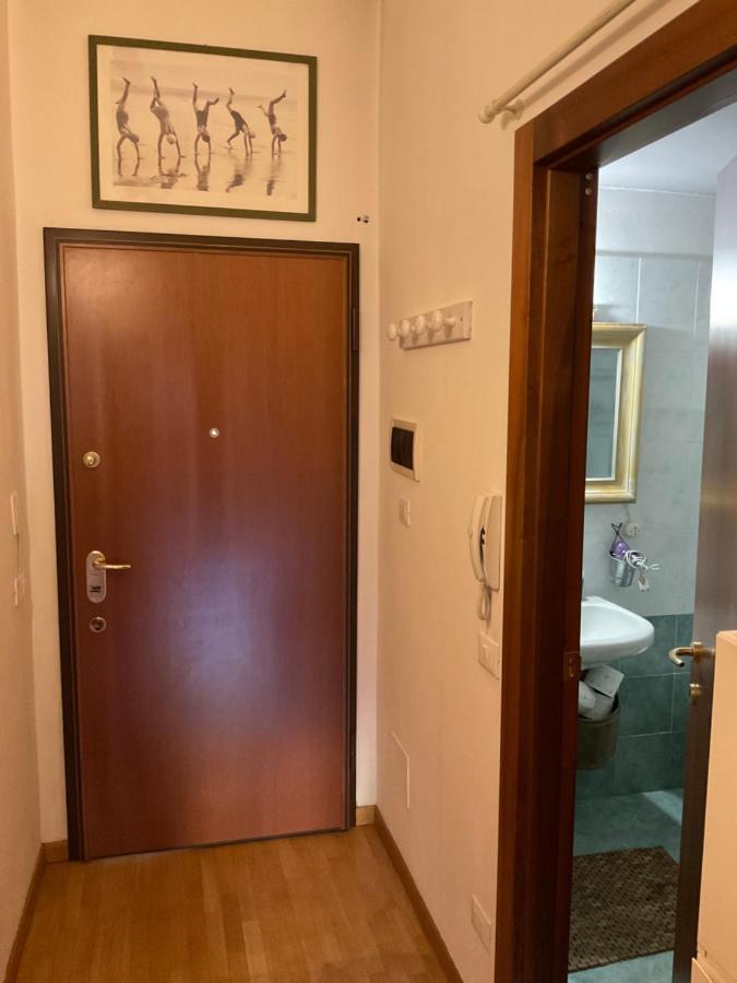 Isolab: Monolocale In Zona Isola Apartment Милано Екстериор снимка